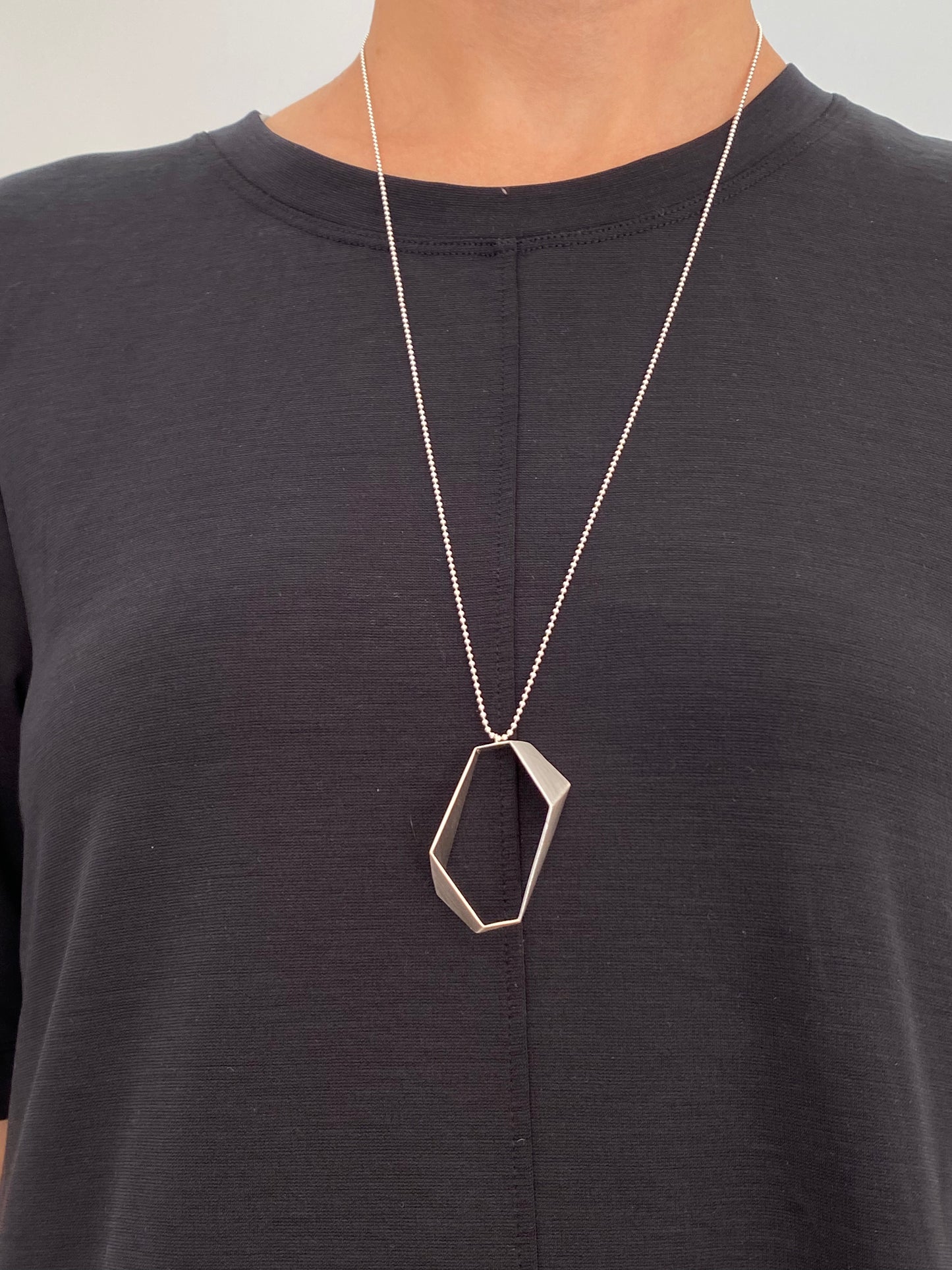 Geometric pendant necklace
