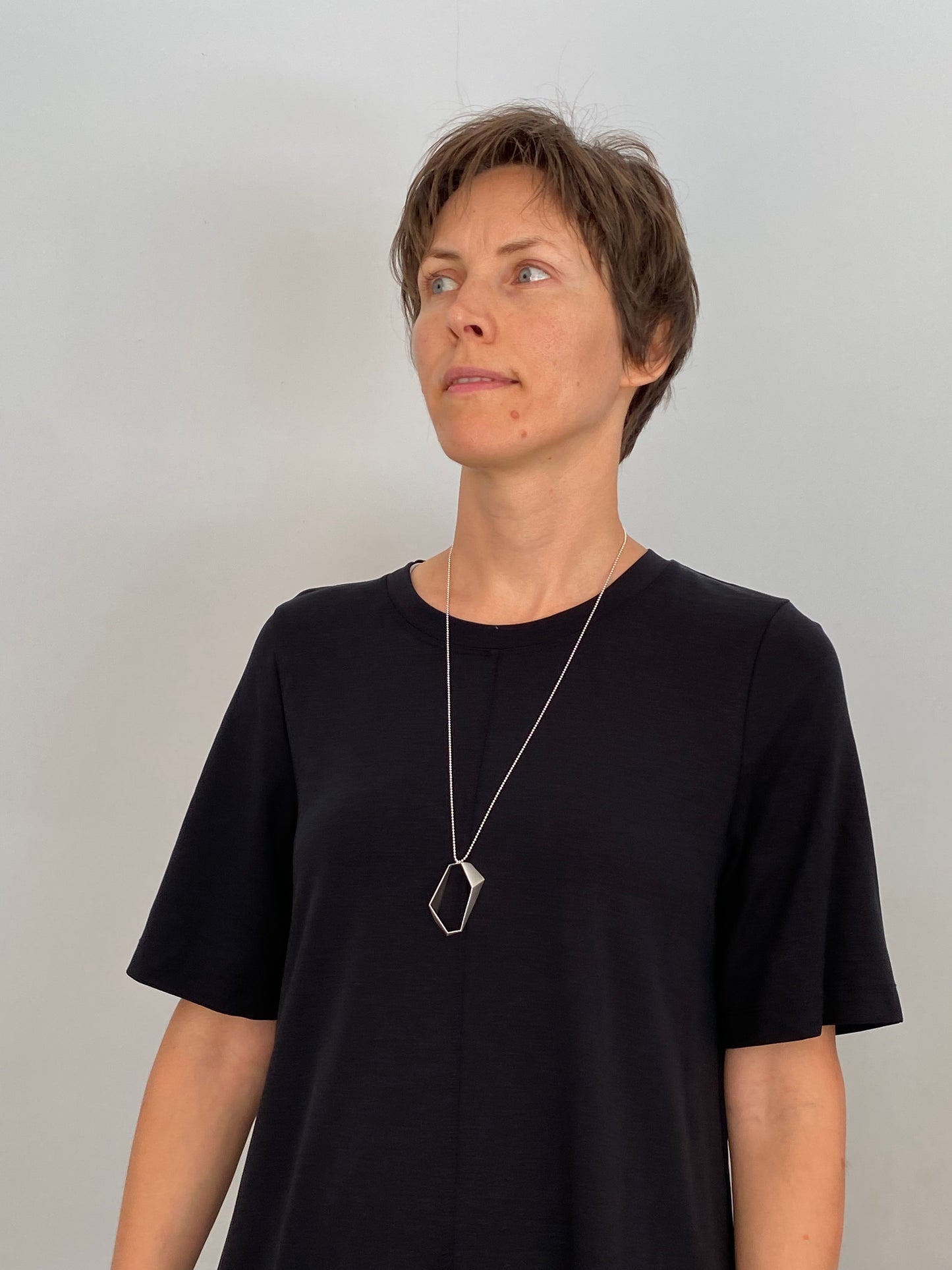 Geometric pendant necklace