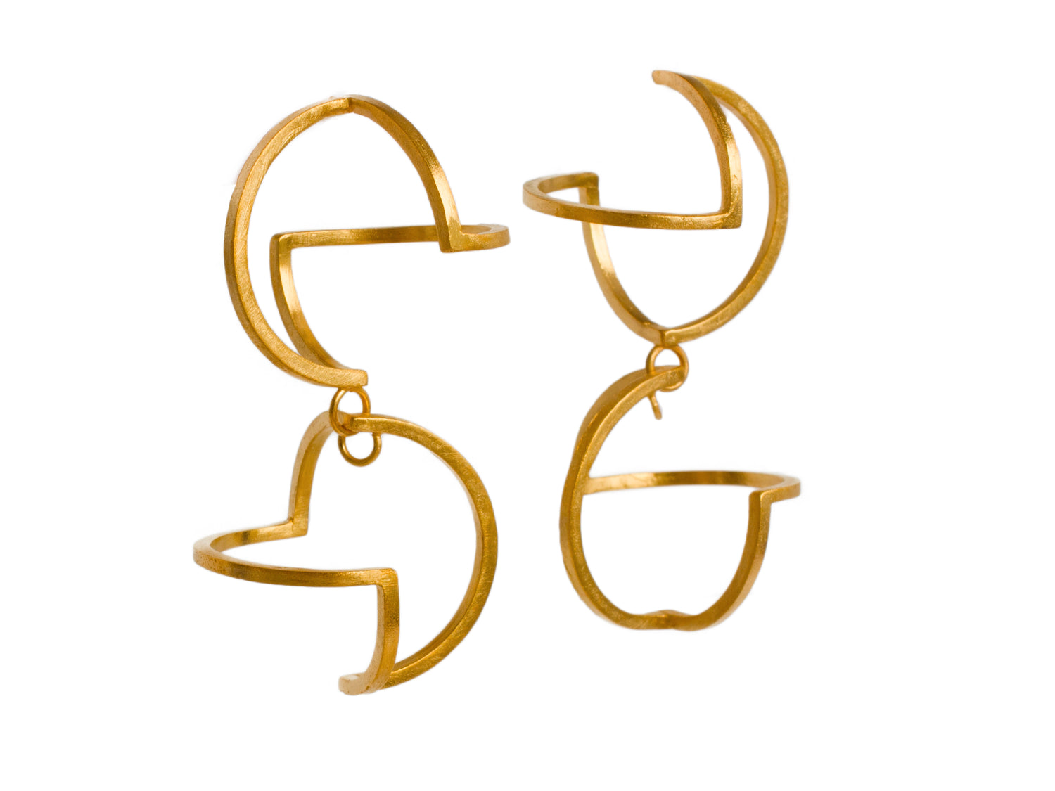 Three dimensional sphere shaped dangle earrings