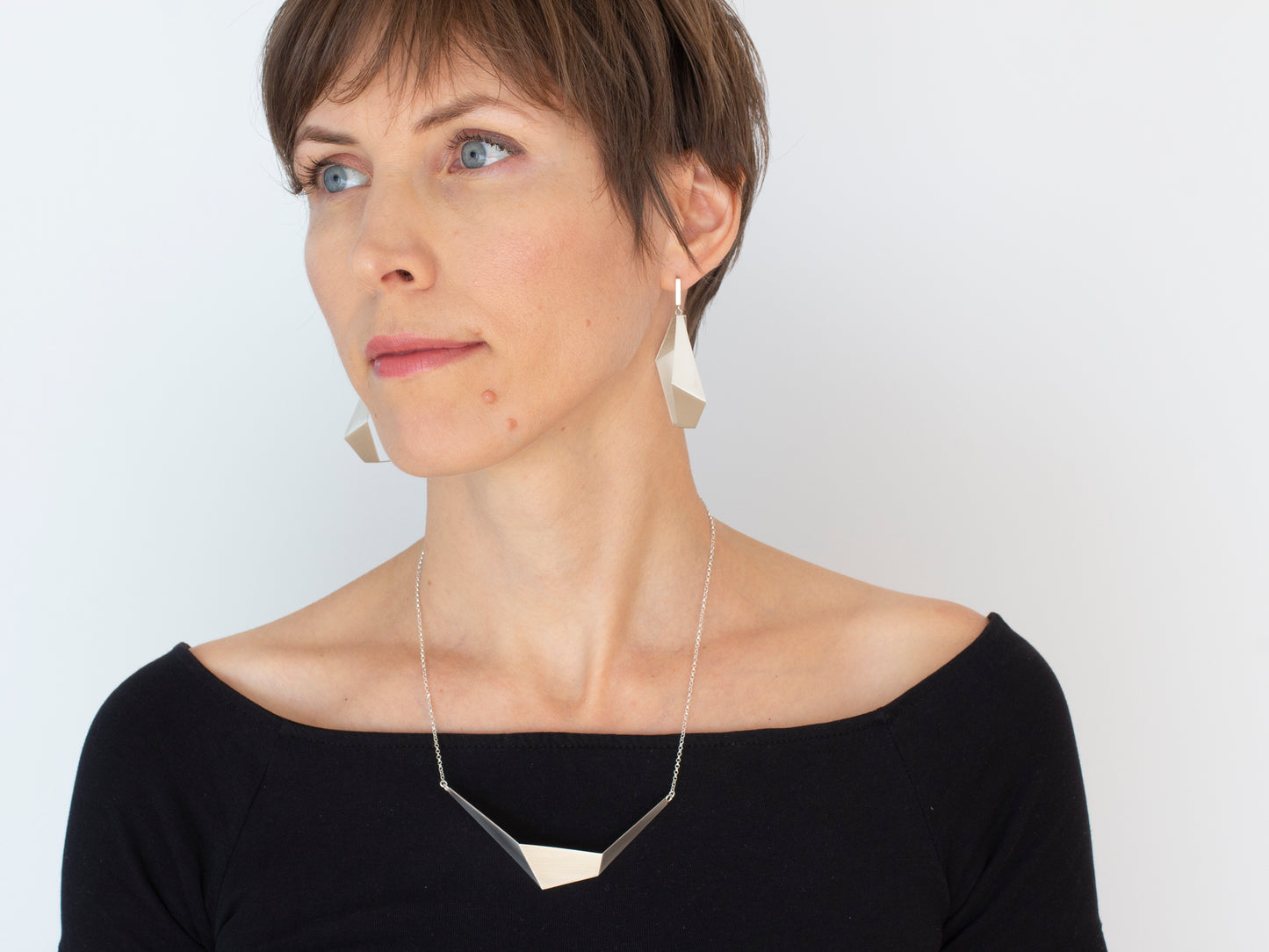 Asymmetric statement necklace in sterling silver