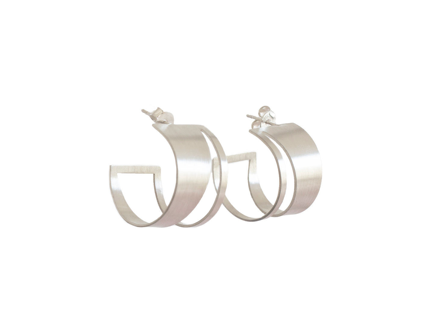 Minimalist sculptural hoop earrings