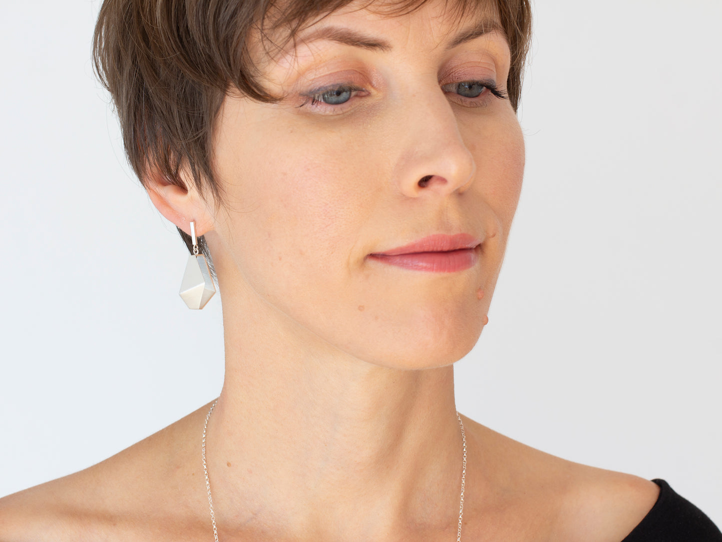 Short geometric dangle earrings