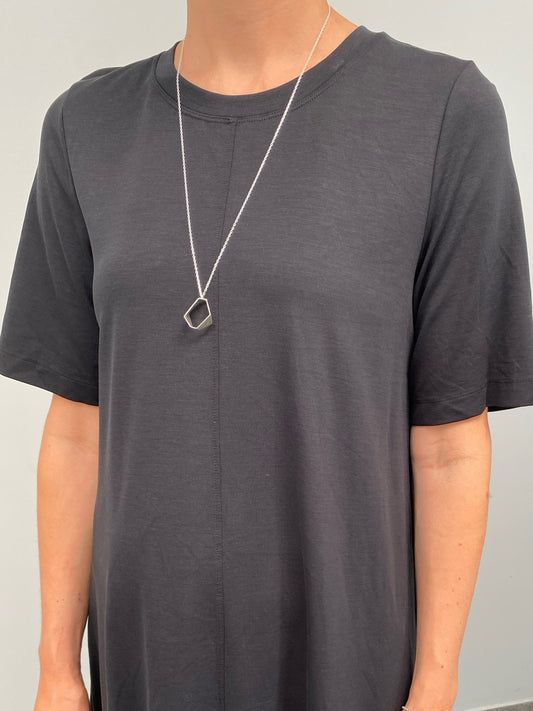 Short geometric pendant necklace