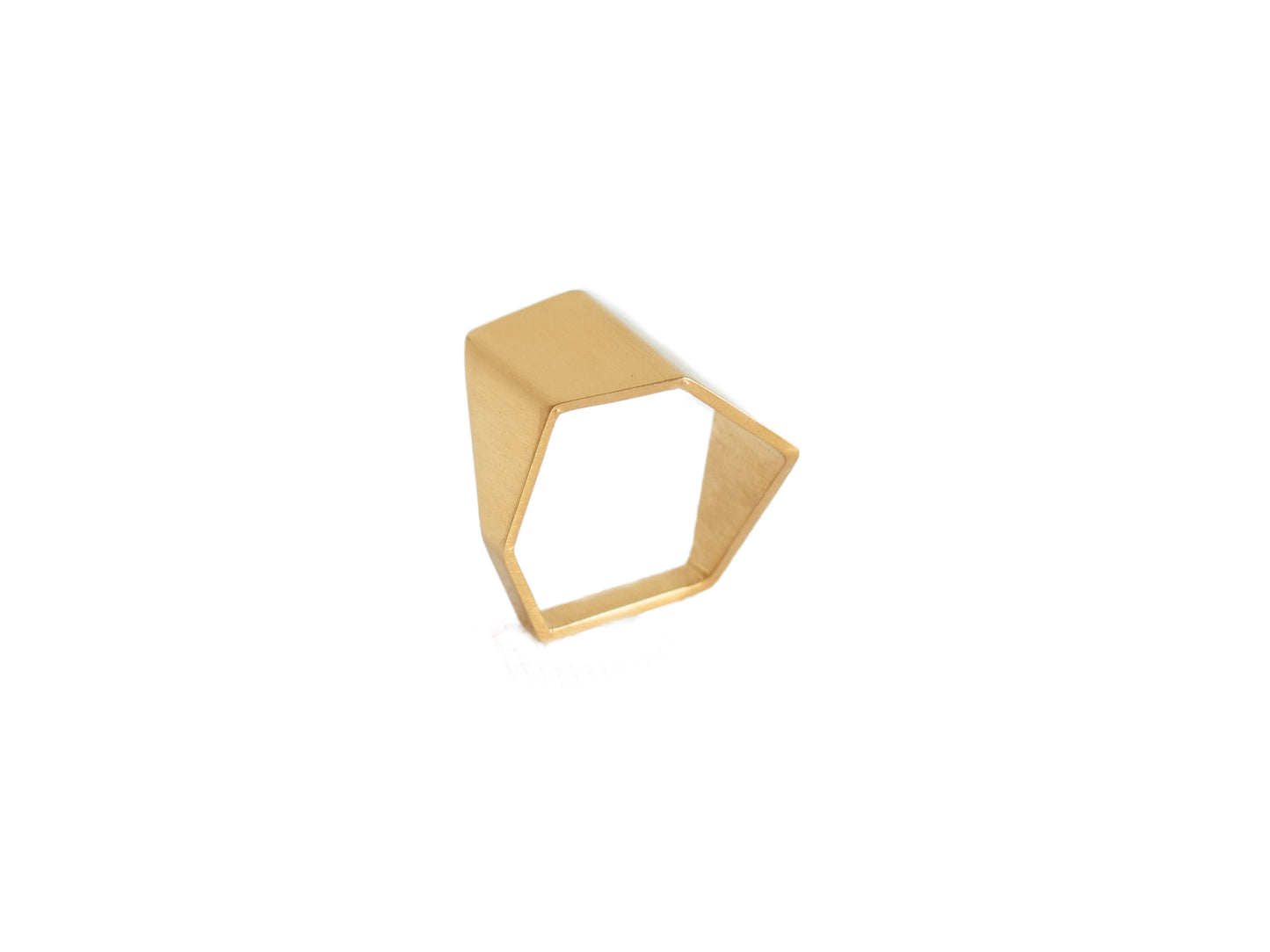 Geometric faceted ring