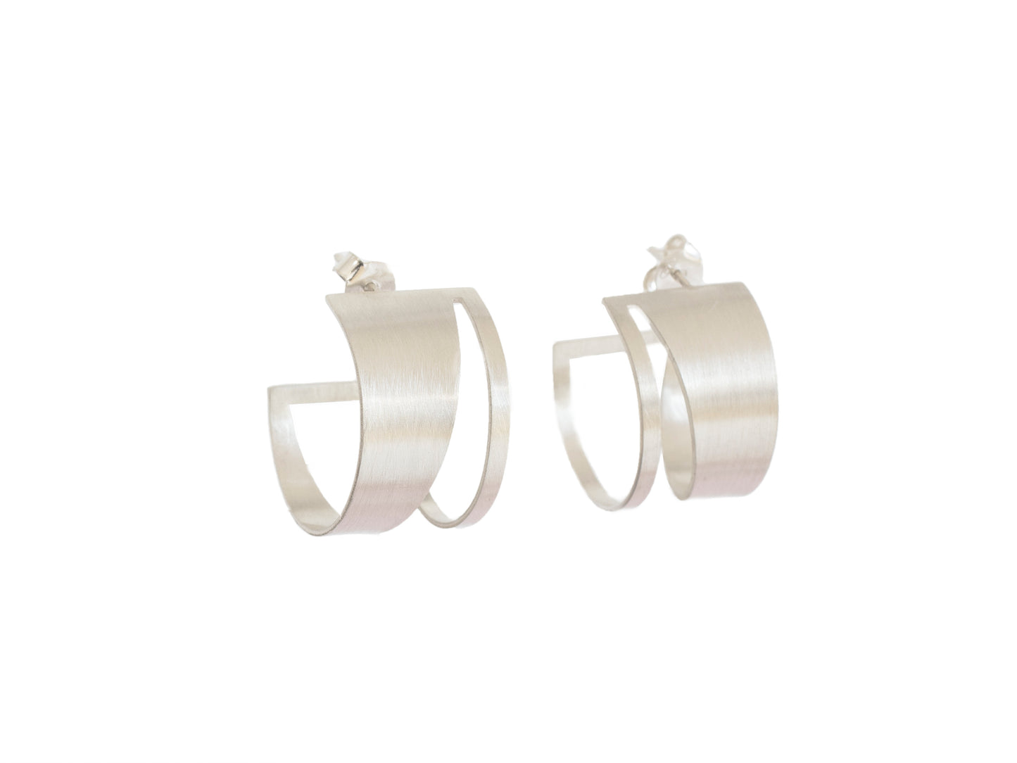 Minimalist sculptural hoop earrings